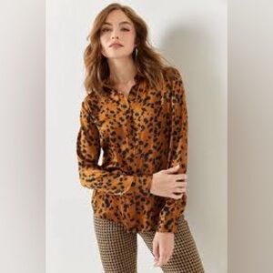 Francesca's Collections Brown Leopard Print Blouse